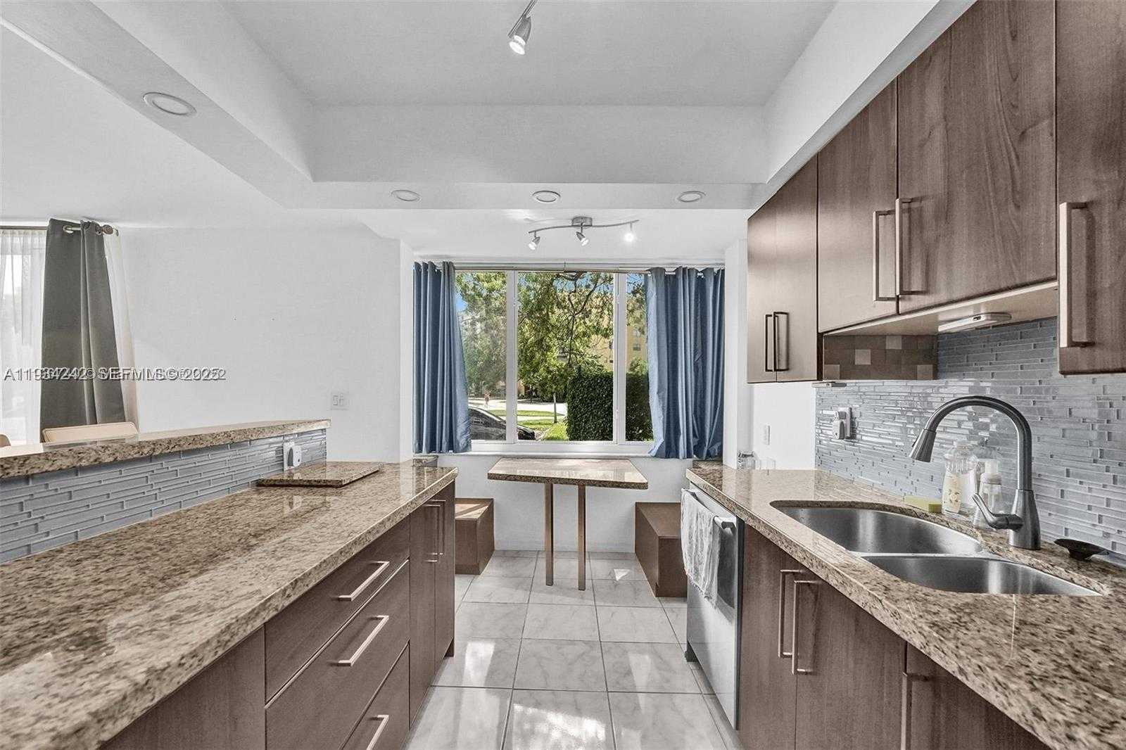 Small Image of 250 180TH DR #155, Sunny Isles Beach Number 7