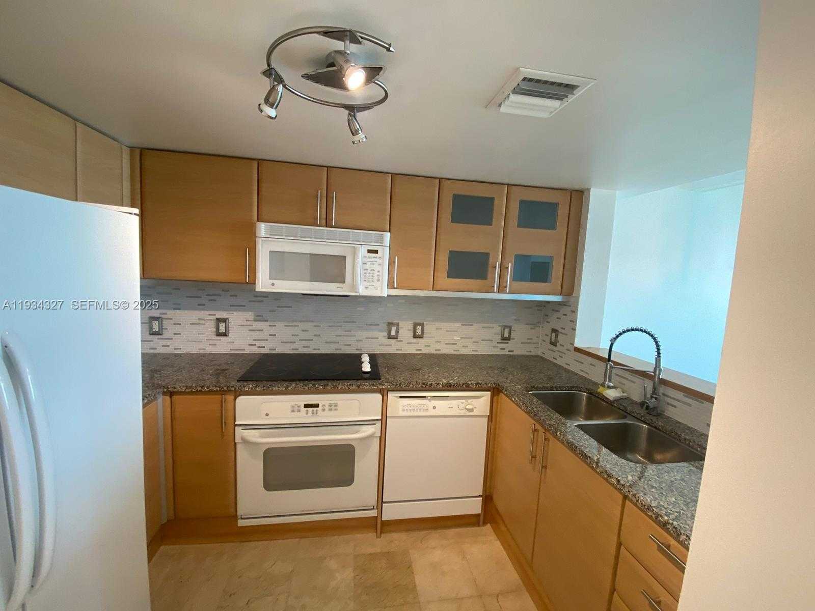 Small Image of 2101 BRICKELL AVE #2705, Miami Number 5