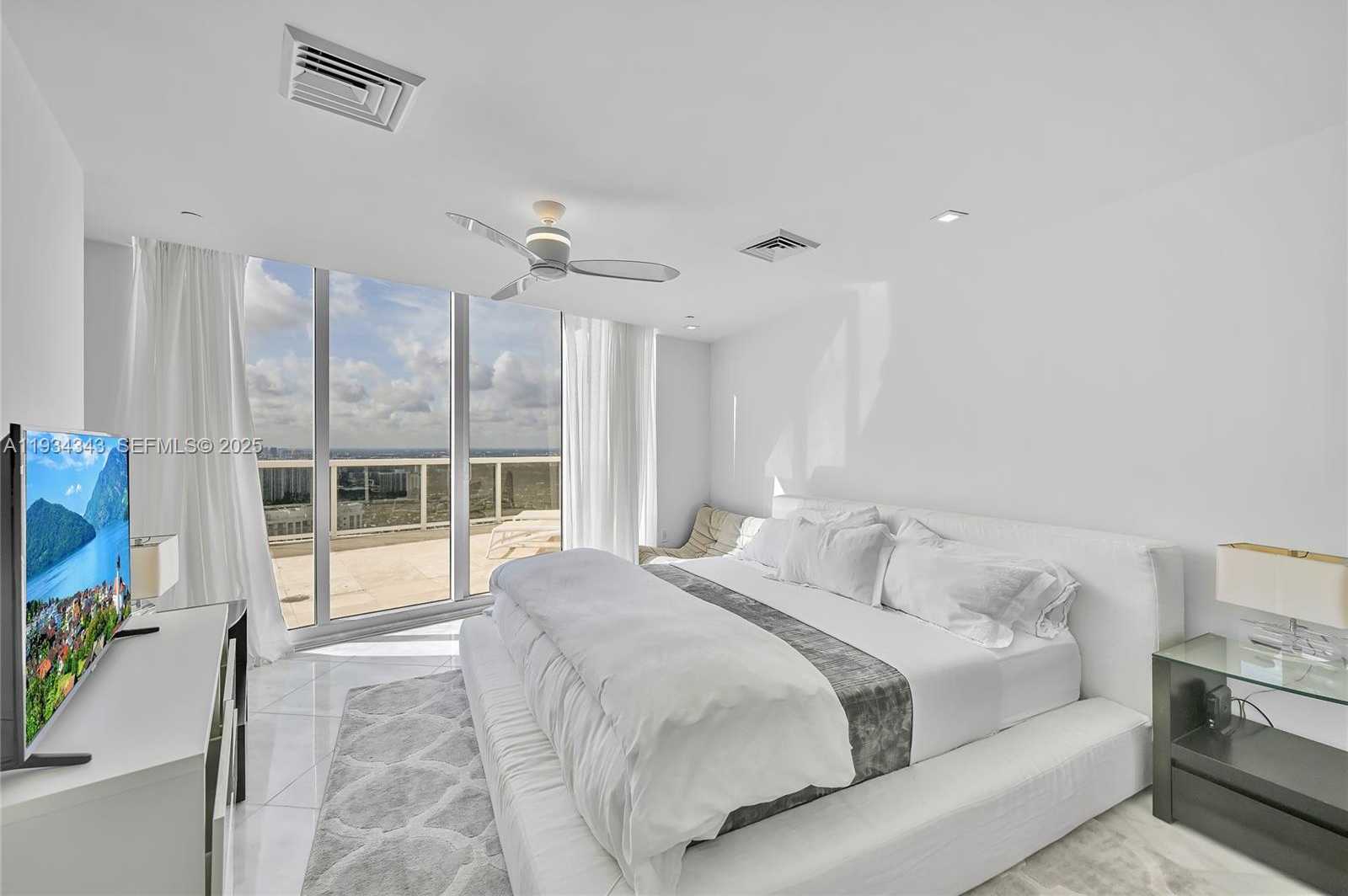 Small Image of 1850 SOUTH OCEAN DR #PH4405, Hallandale Beach Number 31