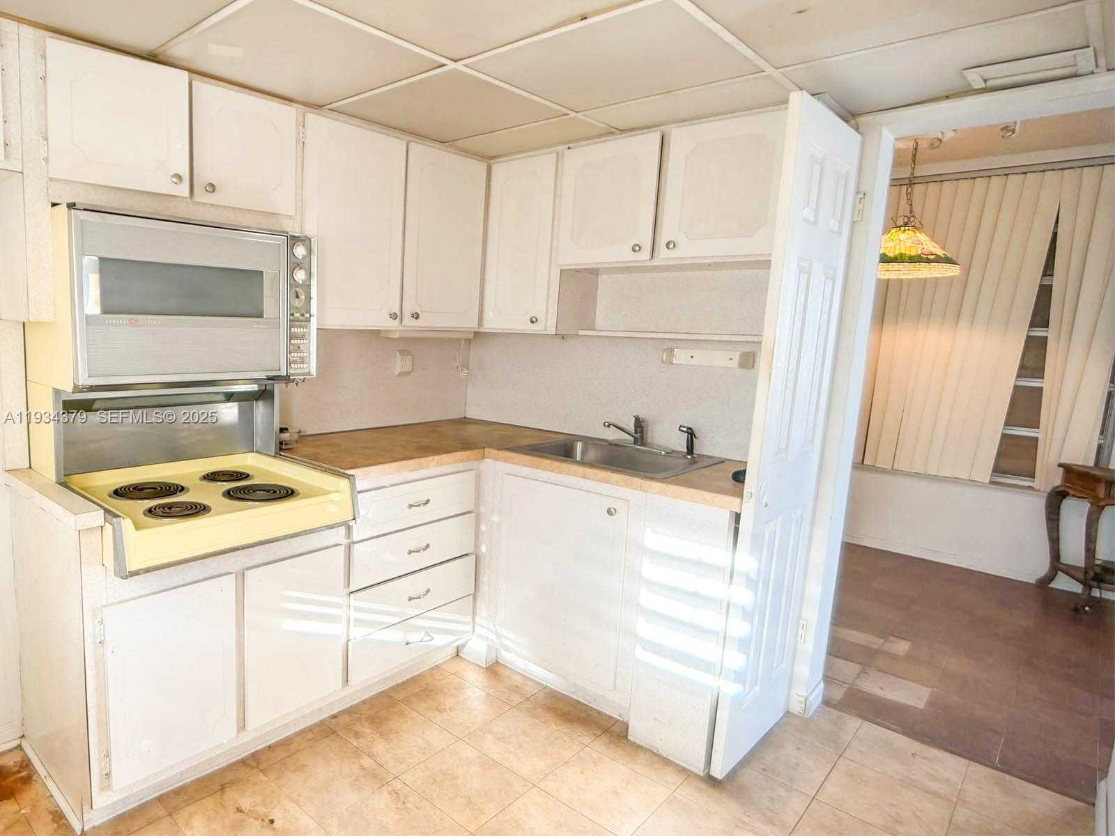 Small Image of 2930 POINT EAST DR #E601, Aventura Number 11