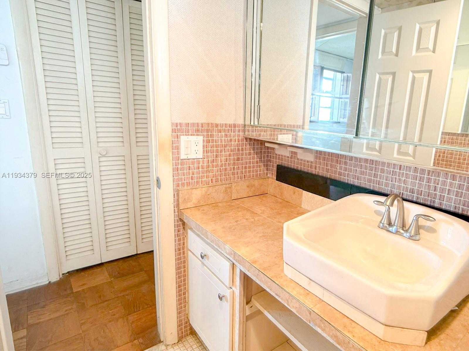 Small Image of 2930 POINT EAST DR #E601, Aventura Number 14