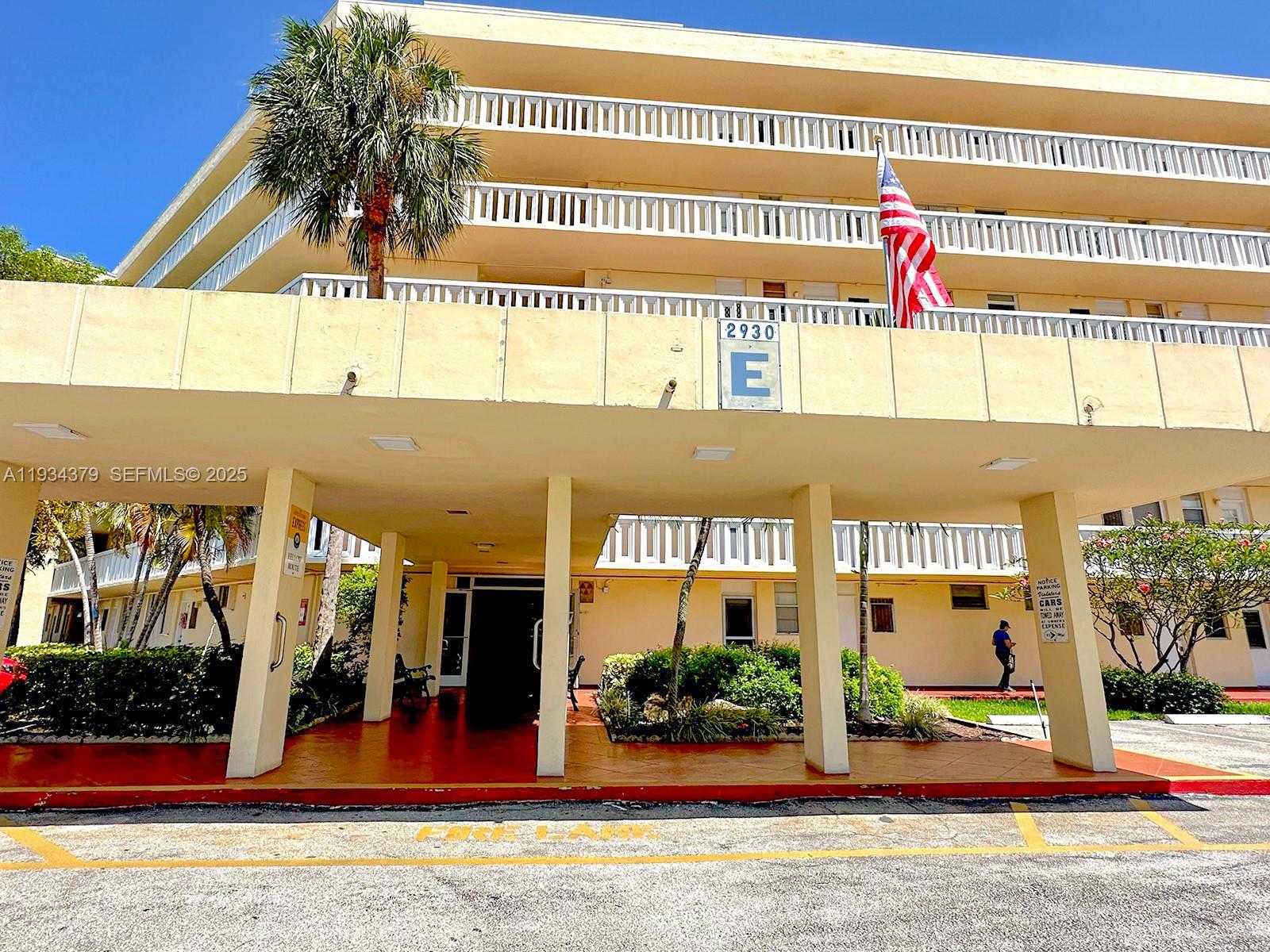 Small Image of 2930 POINT EAST DR #E601, Aventura Number 3