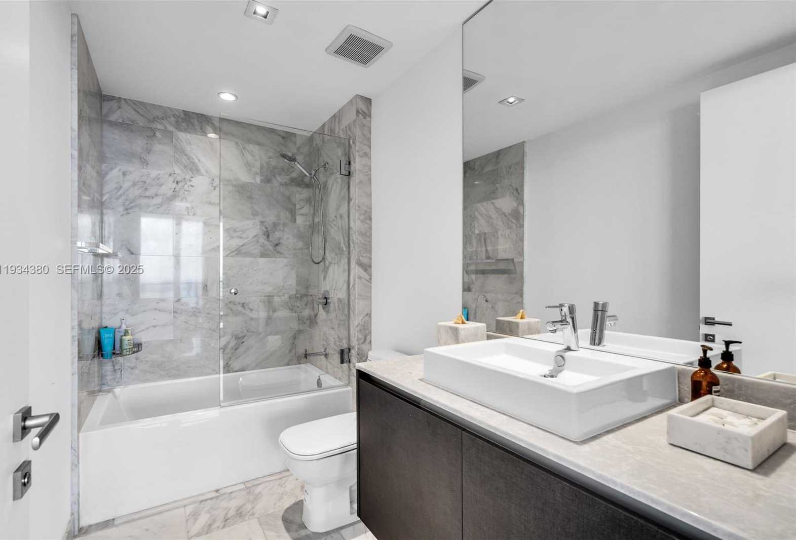 Small Image of 1451 BRICKELL AVE #3702, Miami Number 29