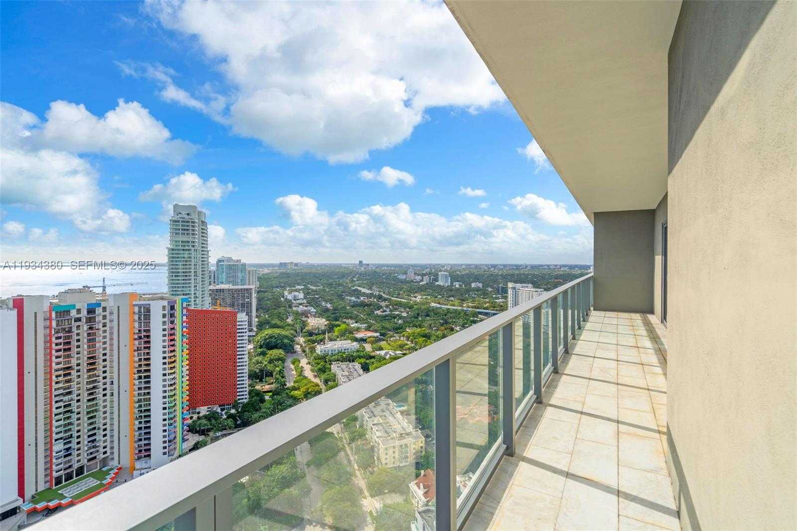 Small Image of 1451 BRICKELL AVE #3702, Miami Number 32