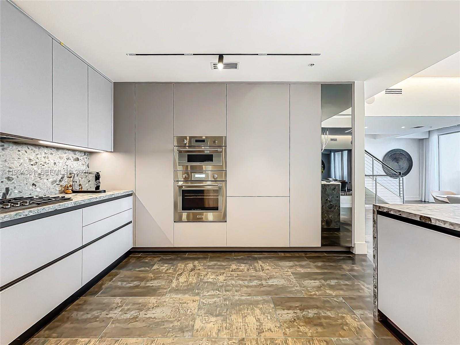 Small Image of 3501 NORTH OCEAN DR #V5, Hollywood Number 16