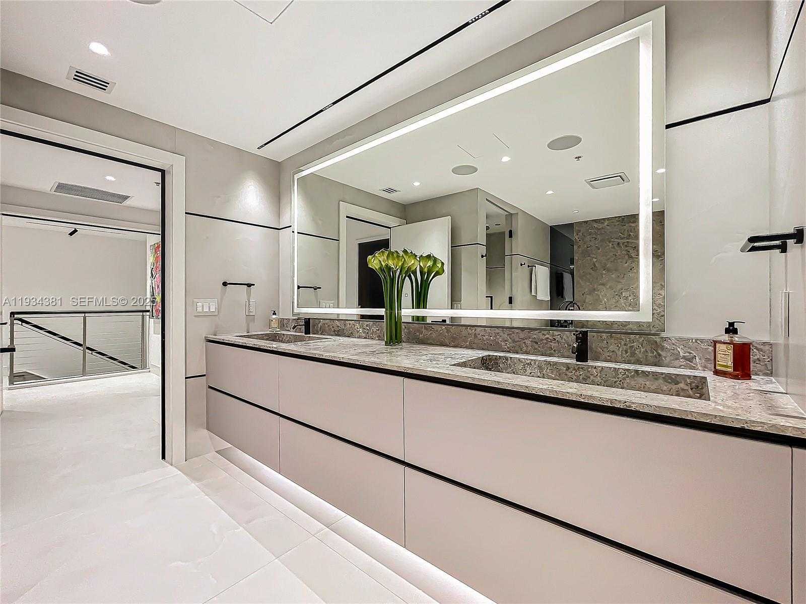 Small Image of 3501 NORTH OCEAN DR #V5, Hollywood Number 32