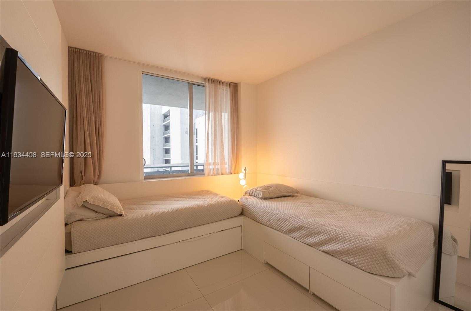 Imagen de Pequeño Objeto