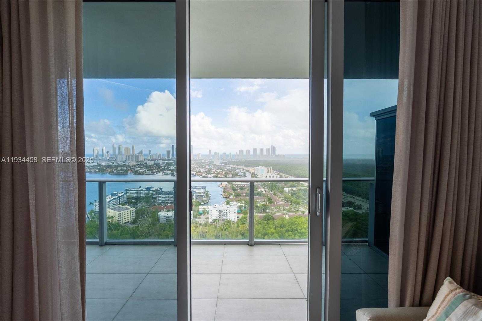 Imagen de Pequeño Objeto