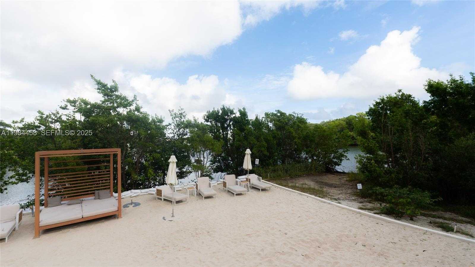 Imagen de Pequeño Objeto