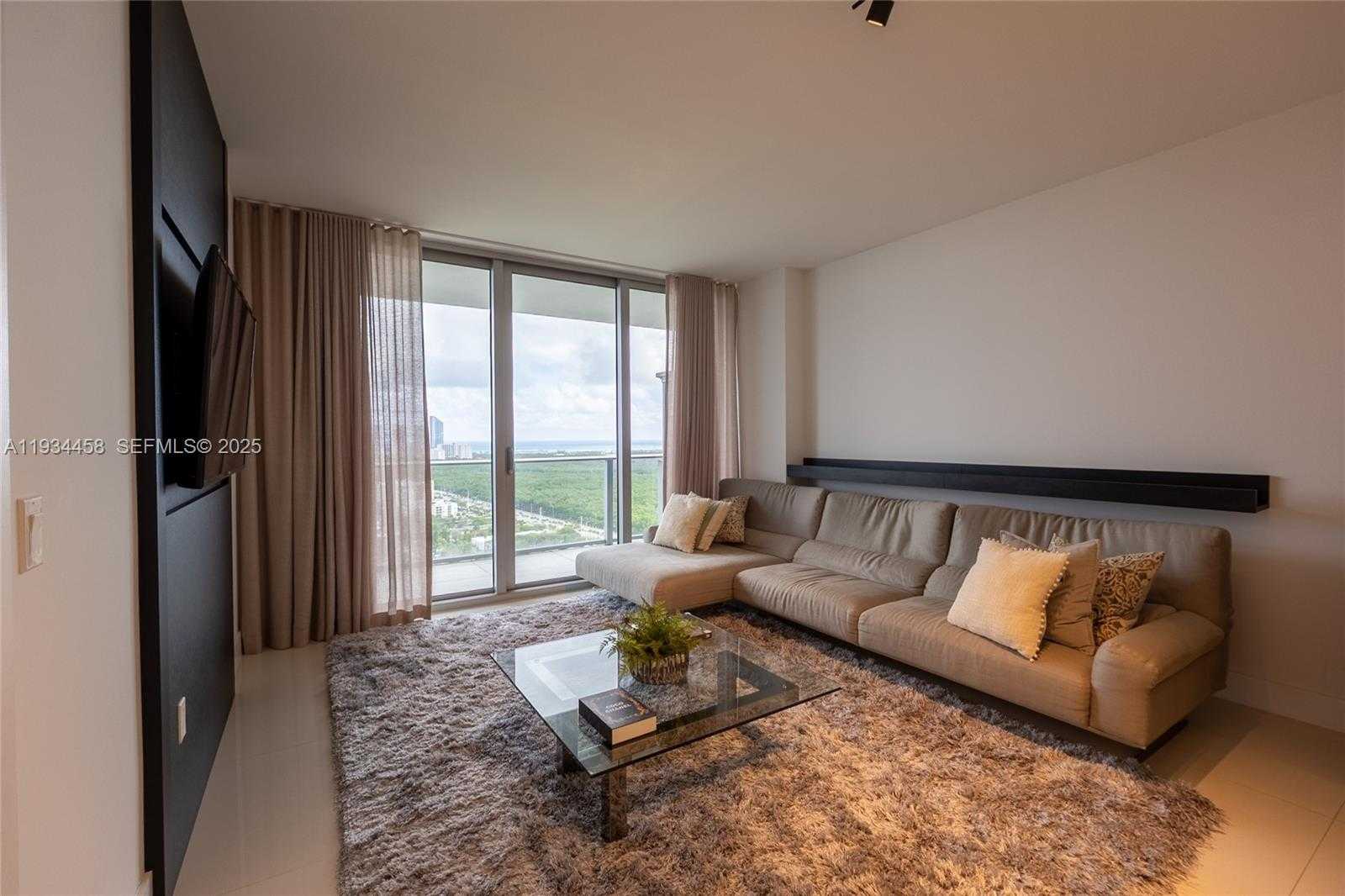 Imagen de Pequeño Objeto