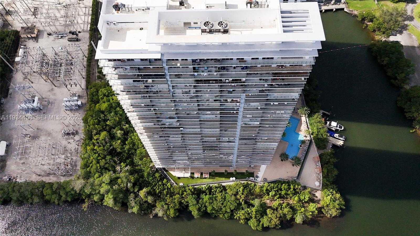 Imagen de Pequeño Objeto