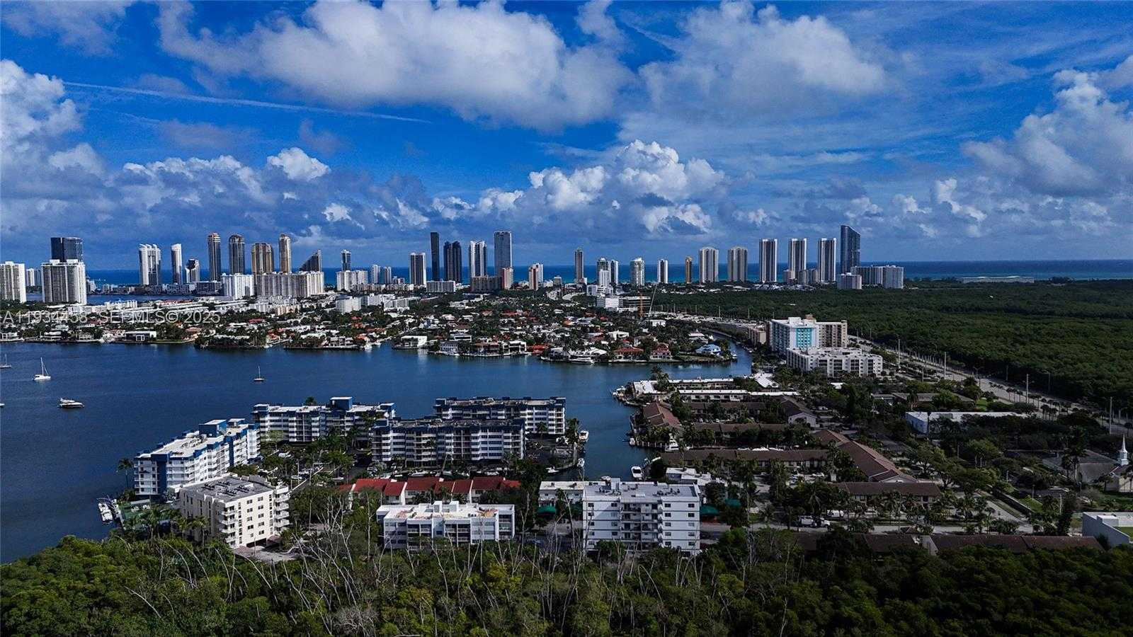 Imagen de Pequeño Objeto