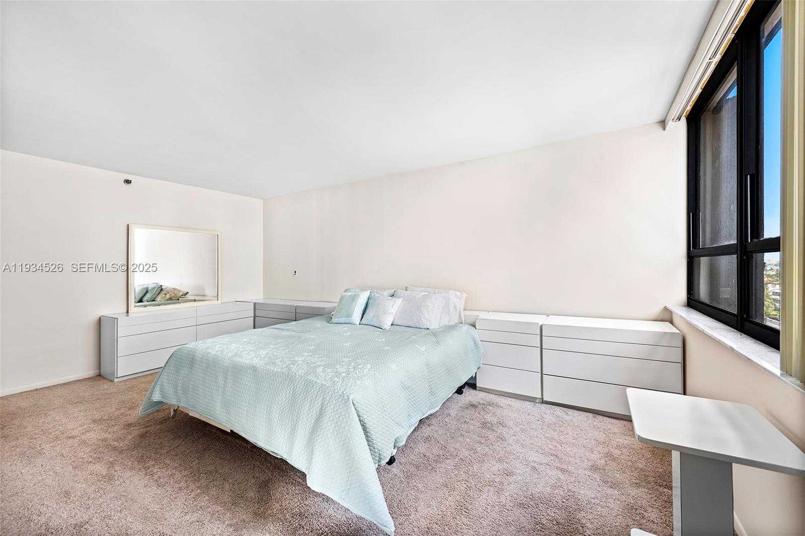 Imagen de Pequeño Objeto