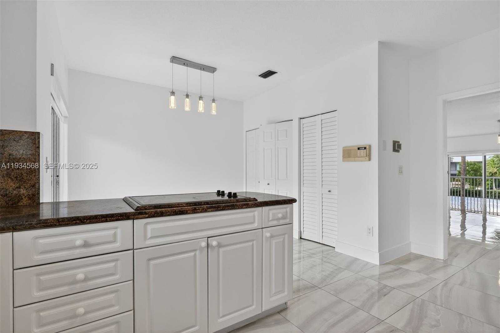 Small Image of 21399 MARINA COVE CIR #14, Aventura Number 10