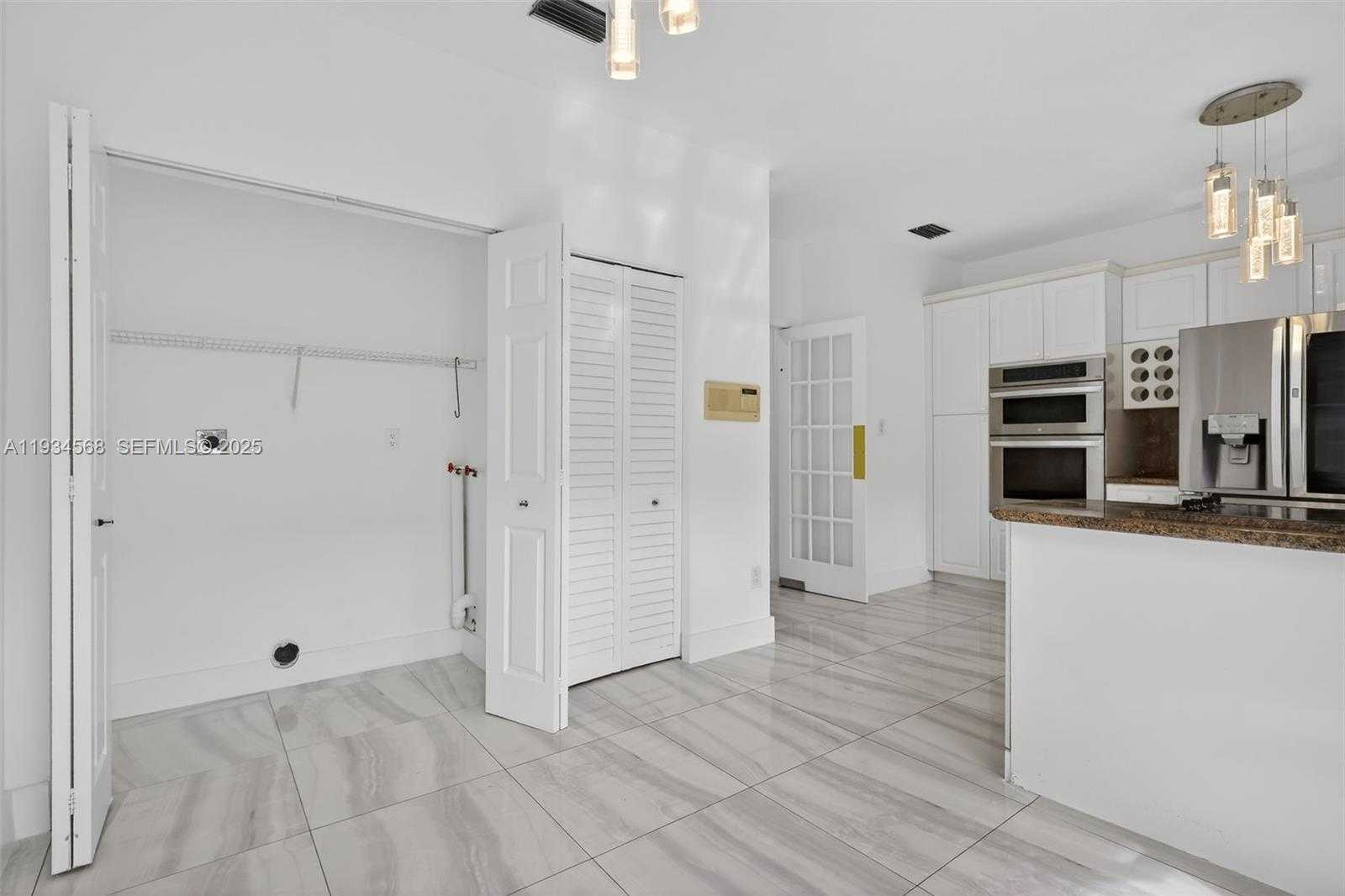 Small Image of 21399 MARINA COVE CIR #14, Aventura Number 11