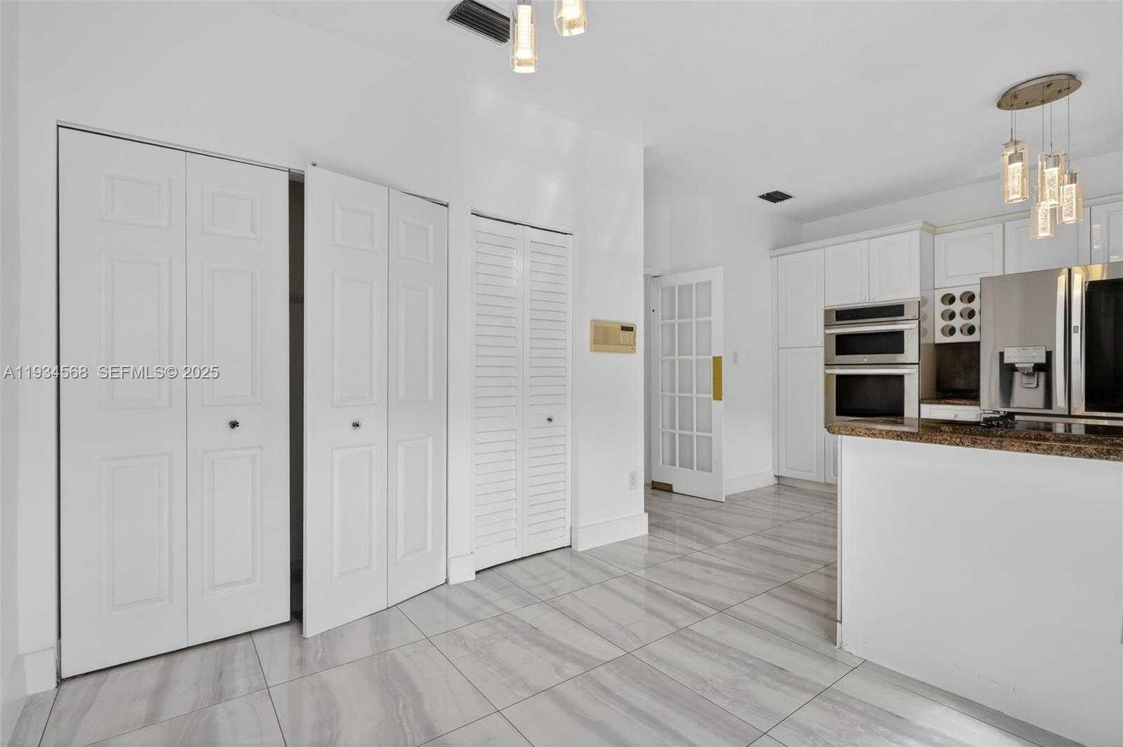 Small Image of 21399 MARINA COVE CIR #14, Aventura Number 12