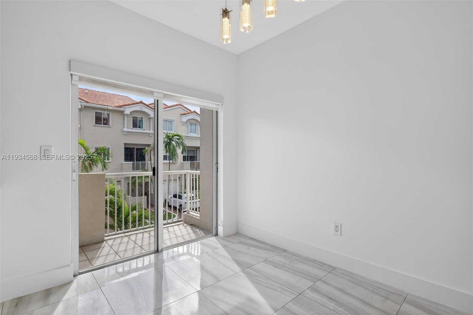 Small Image of 21399 MARINA COVE CIR #14, Aventura Number 13