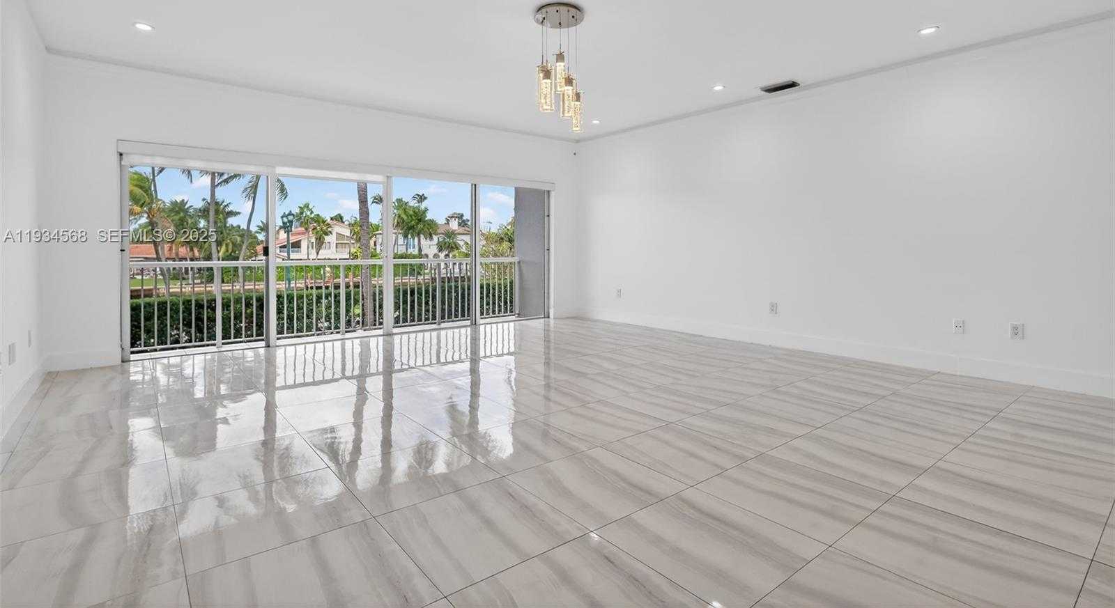 Small Image of 21399 MARINA COVE CIR #14, Aventura Number 14