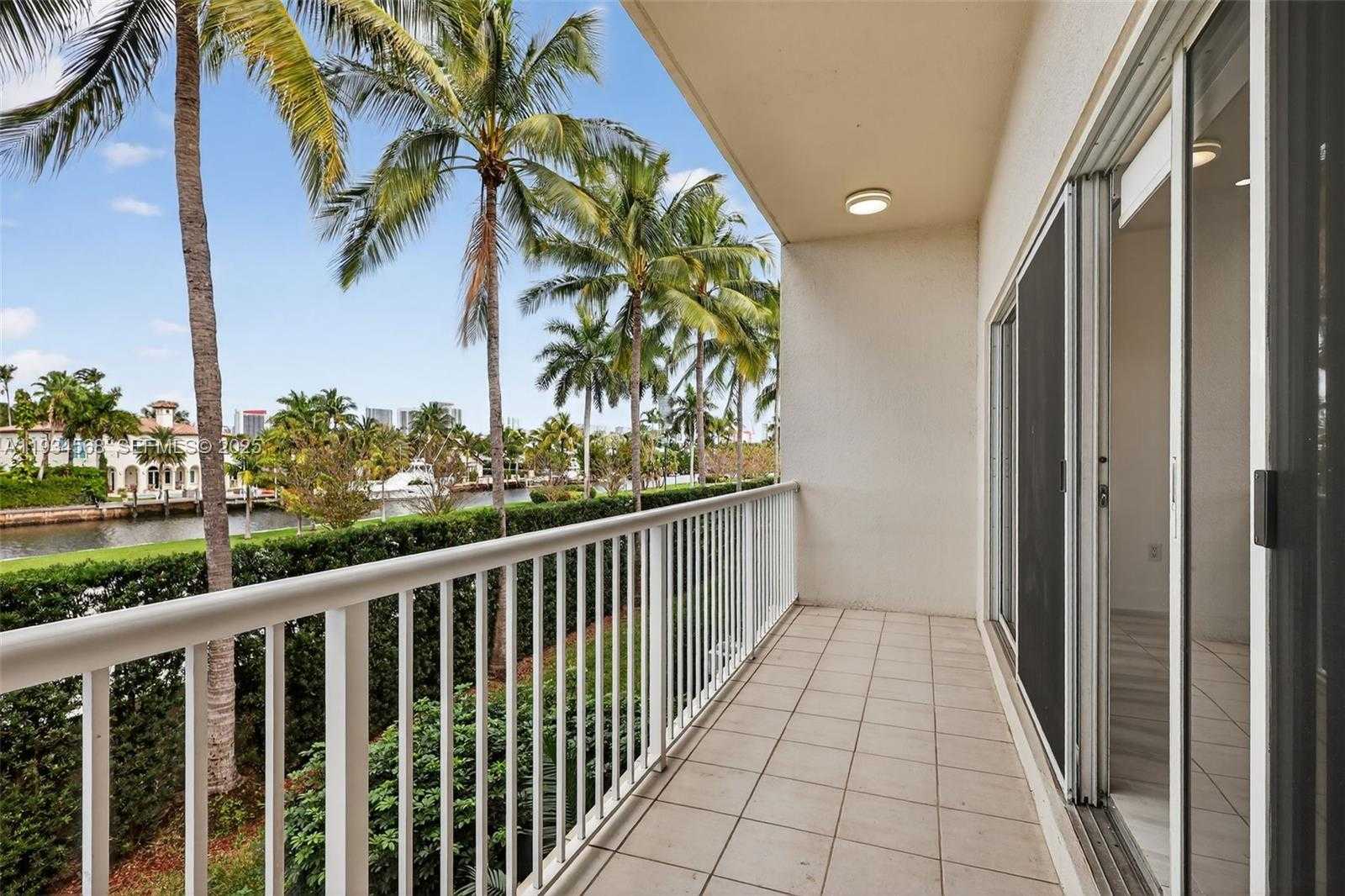 Small Image of 21399 MARINA COVE CIR #14, Aventura Number 17