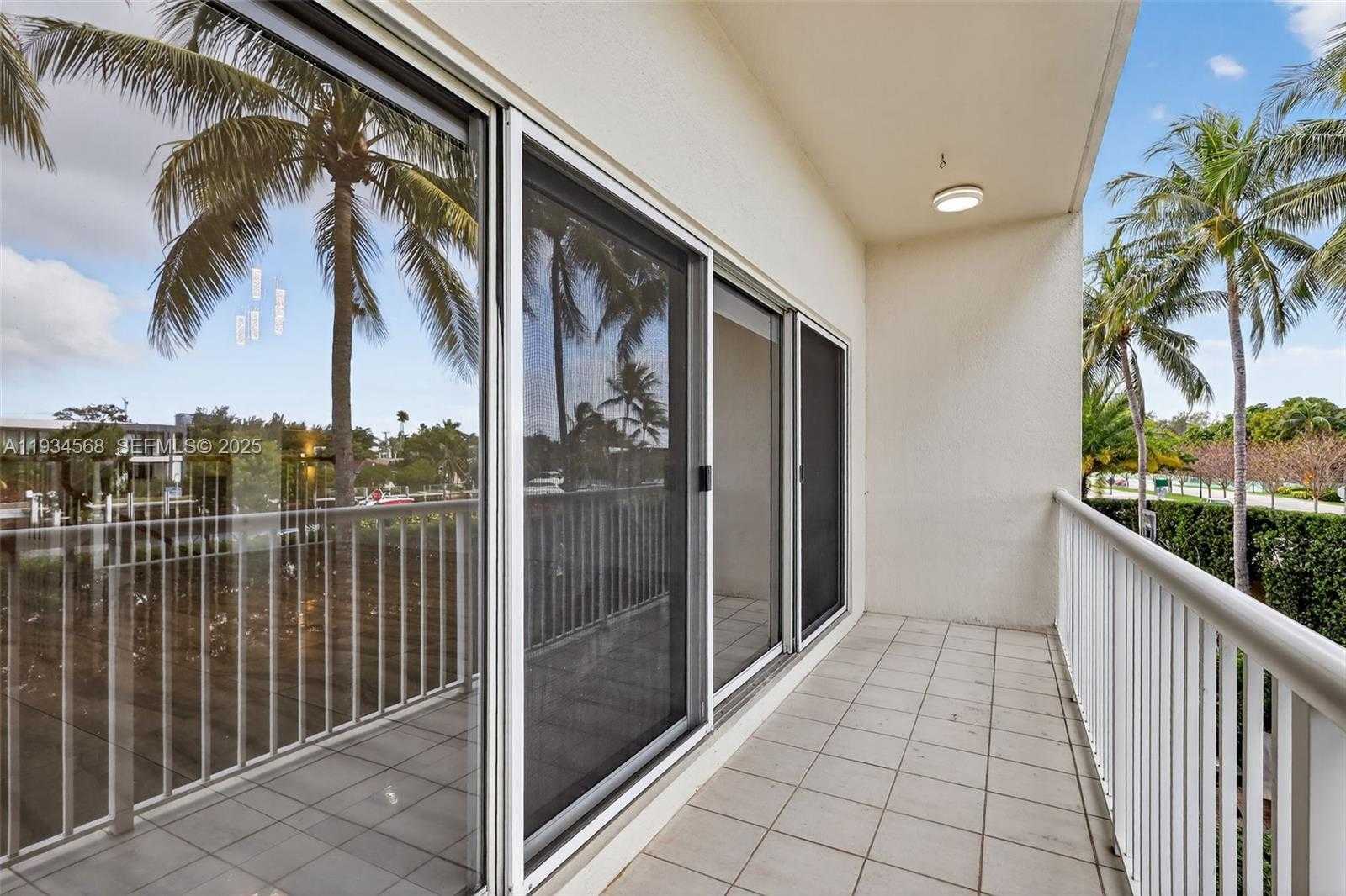 Small Image of 21399 MARINA COVE CIR #14, Aventura Number 19