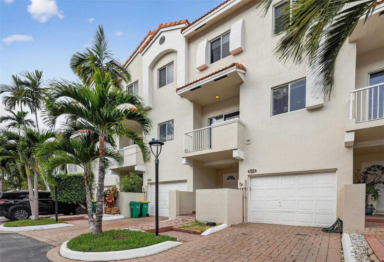 Small Image of 21399 MARINA COVE CIR #14, Aventura Number 2