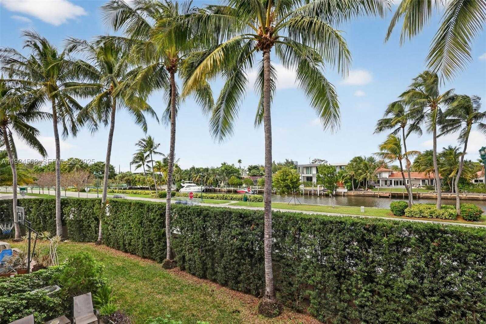 Small Image of 21399 MARINA COVE CIR #14, Aventura Number 21