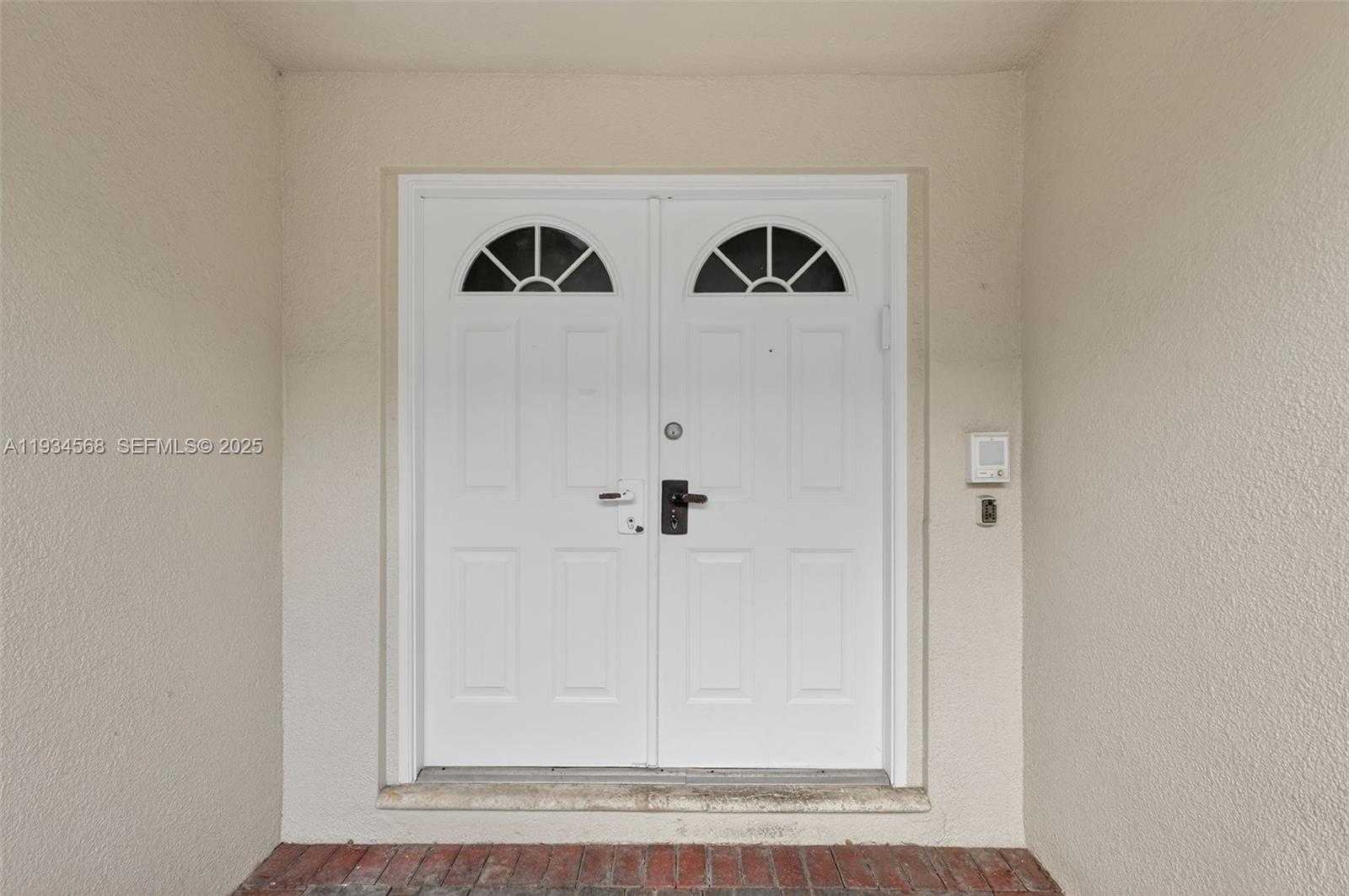 Small Image of 21399 MARINA COVE CIR #14, Aventura Number 3