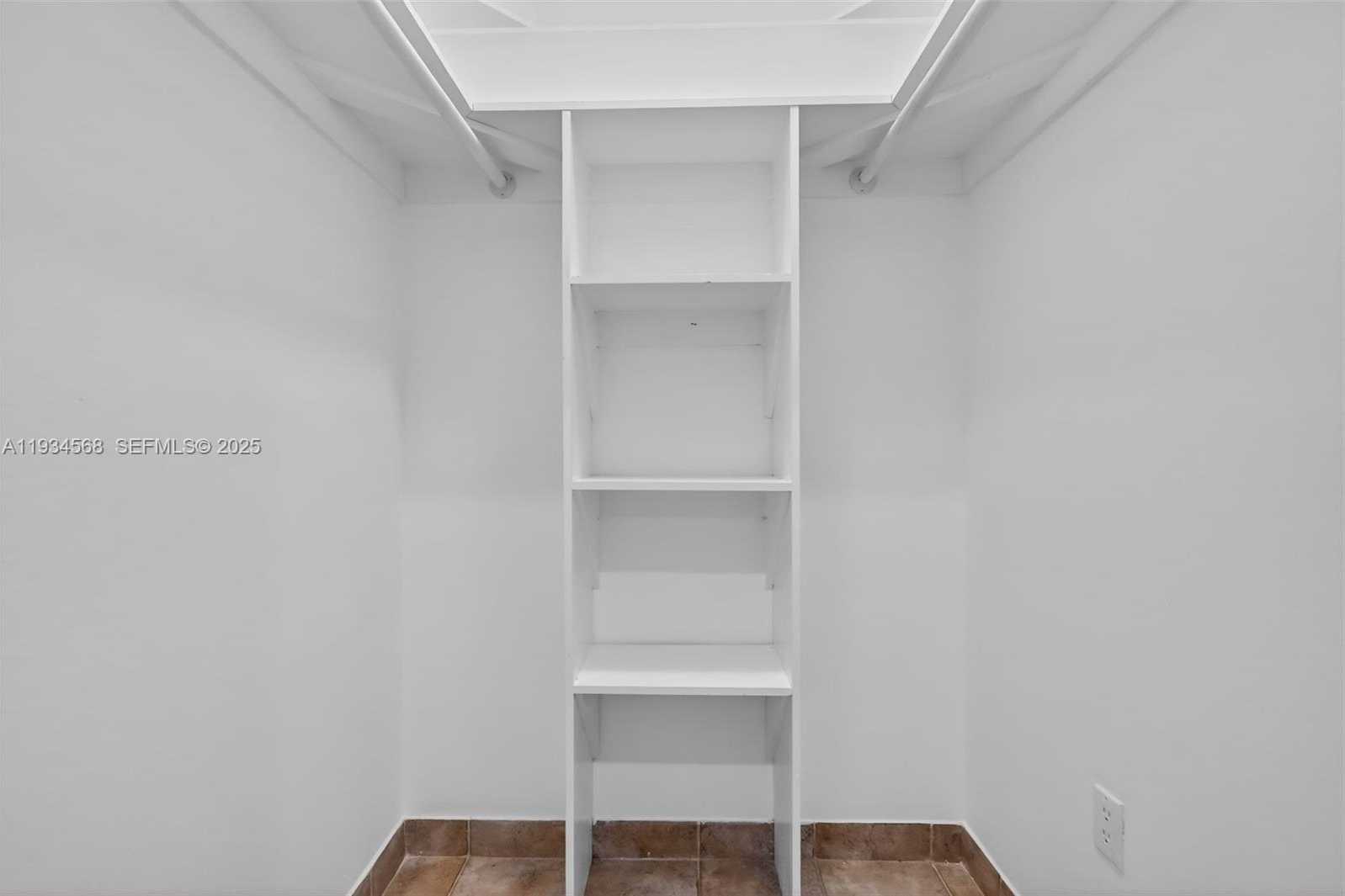 Small Image of 21399 MARINA COVE CIR #14, Aventura Number 31