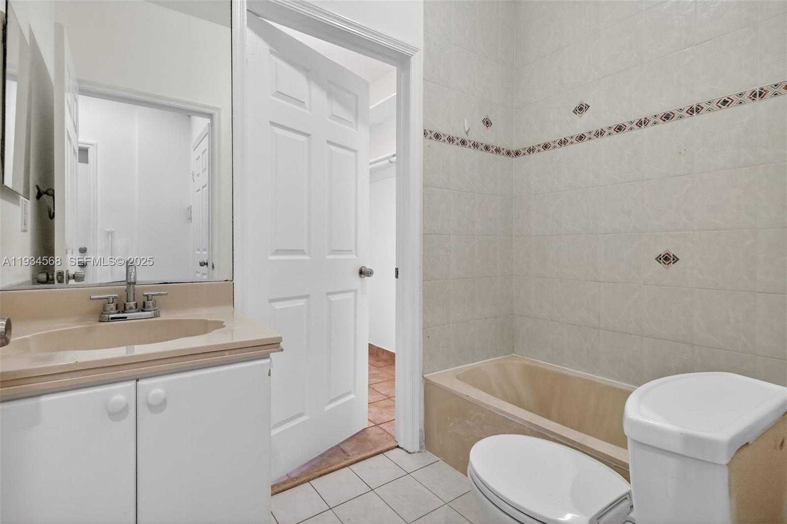 Small Image of 21399 MARINA COVE CIR #14, Aventura Number 34