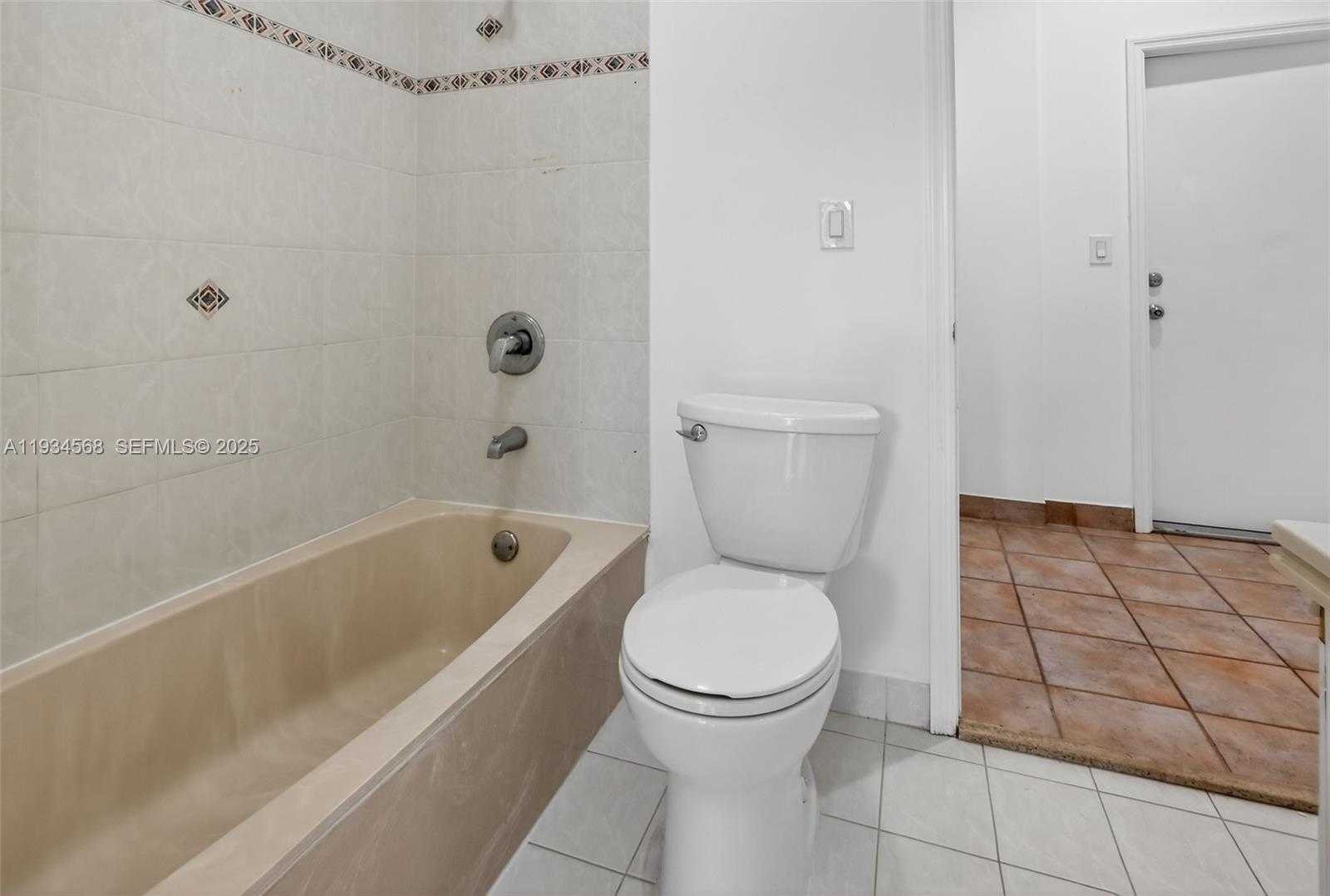 Small Image of 21399 MARINA COVE CIR #14, Aventura Number 35