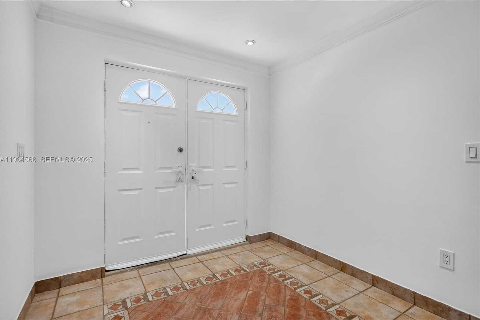 Small Image of 21399 MARINA COVE CIR #14, Aventura Number 4