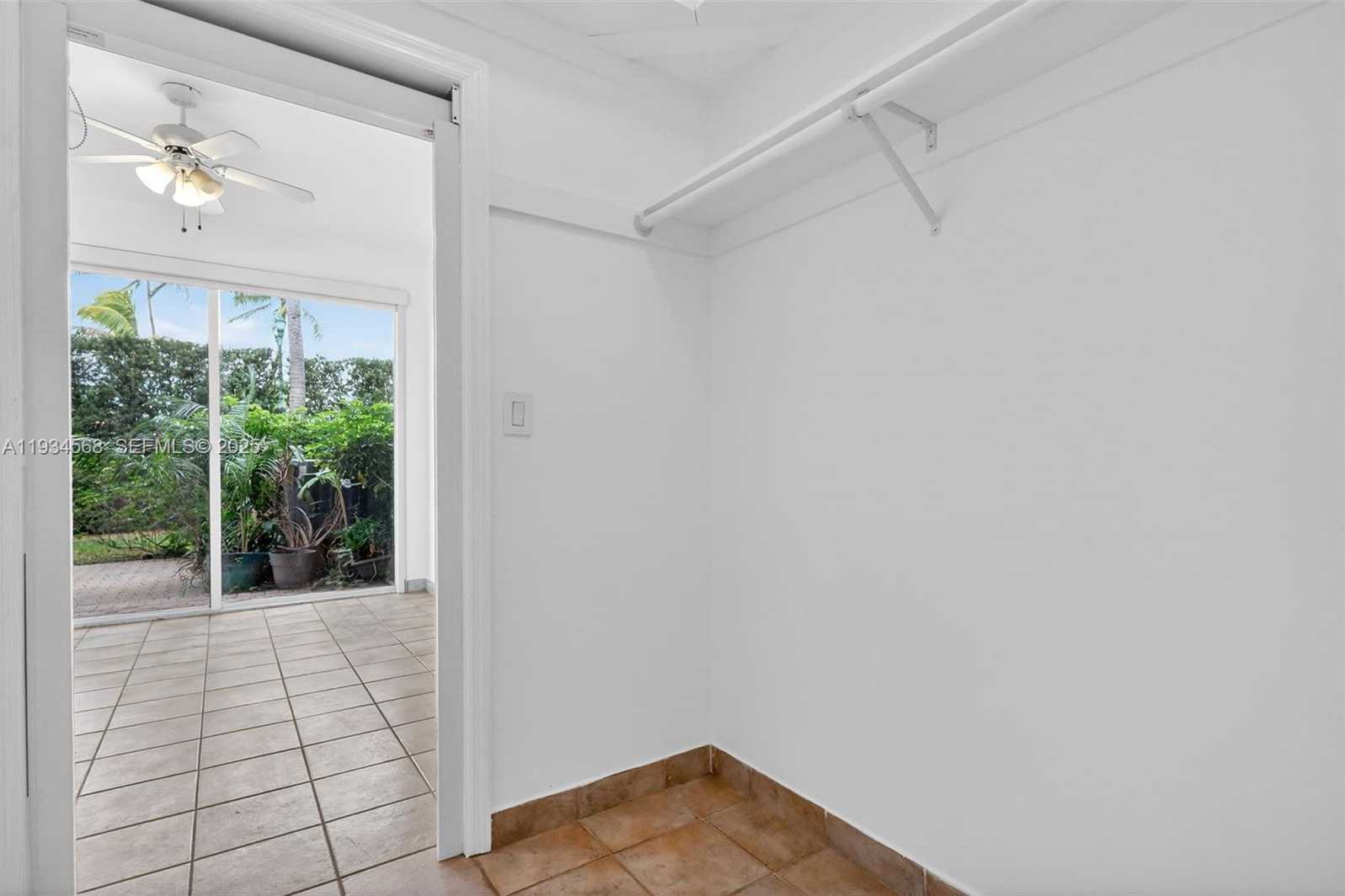 Small Image of 21399 MARINA COVE CIR #14, Aventura Number 46