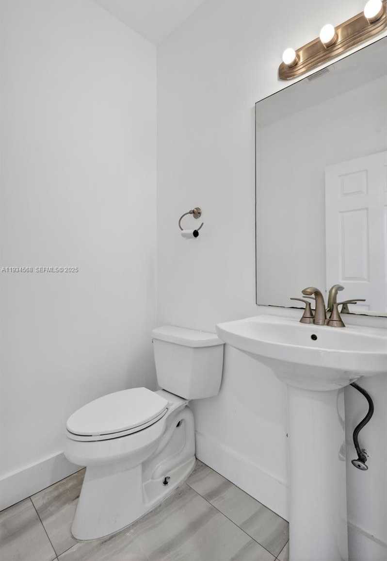 Small Image of 21399 MARINA COVE CIR #14, Aventura Number 49