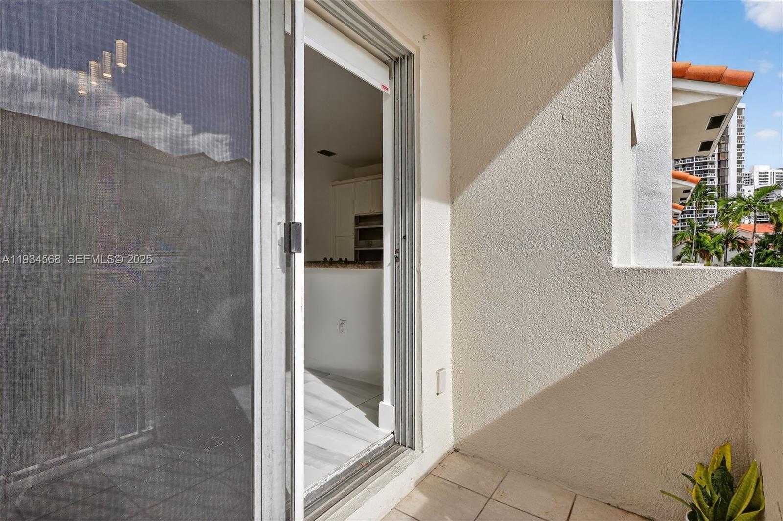 Small Image of 21399 MARINA COVE CIR #14, Aventura Number 51