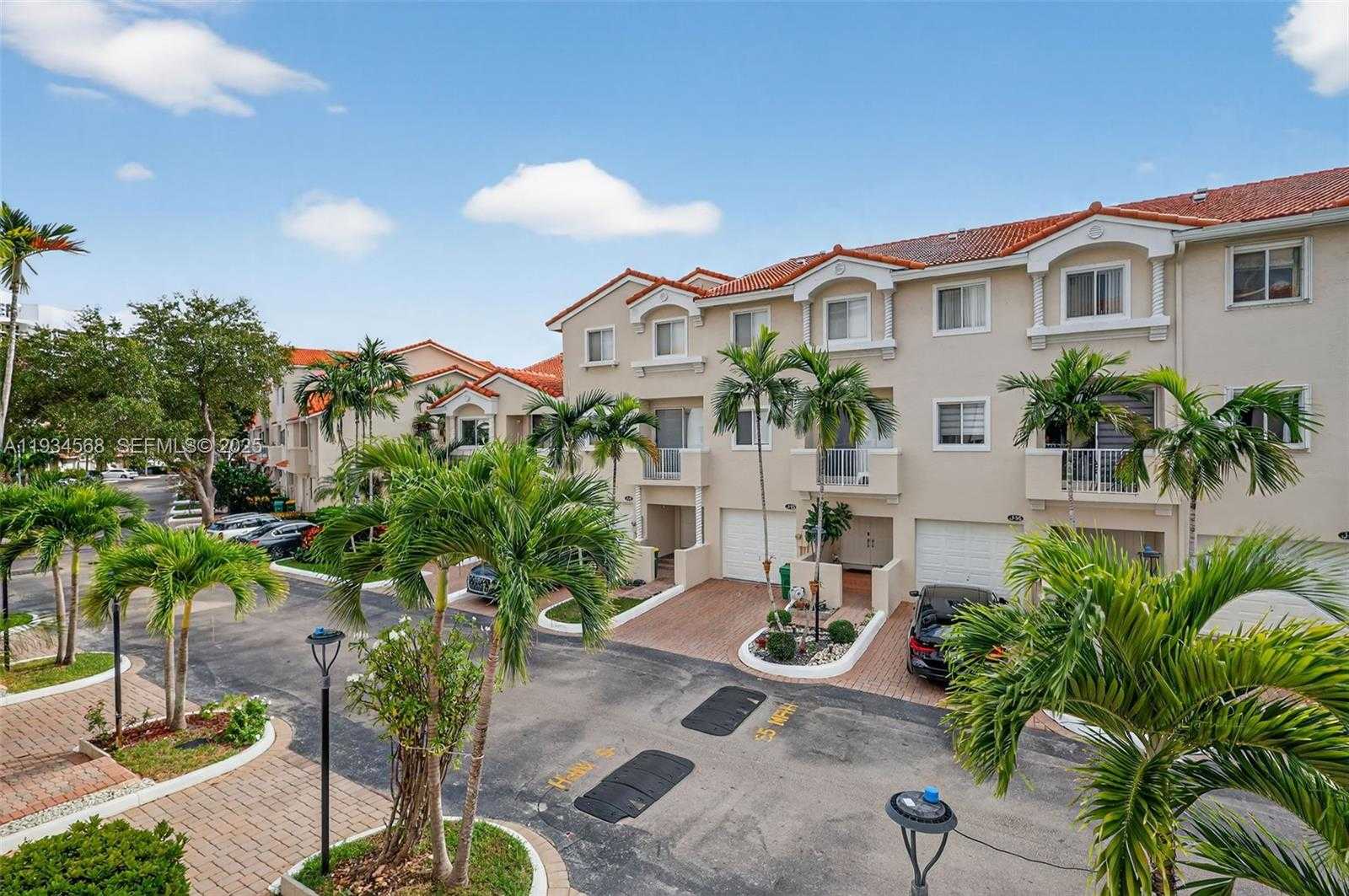 Small Image of 21399 MARINA COVE CIR #14, Aventura Number 53