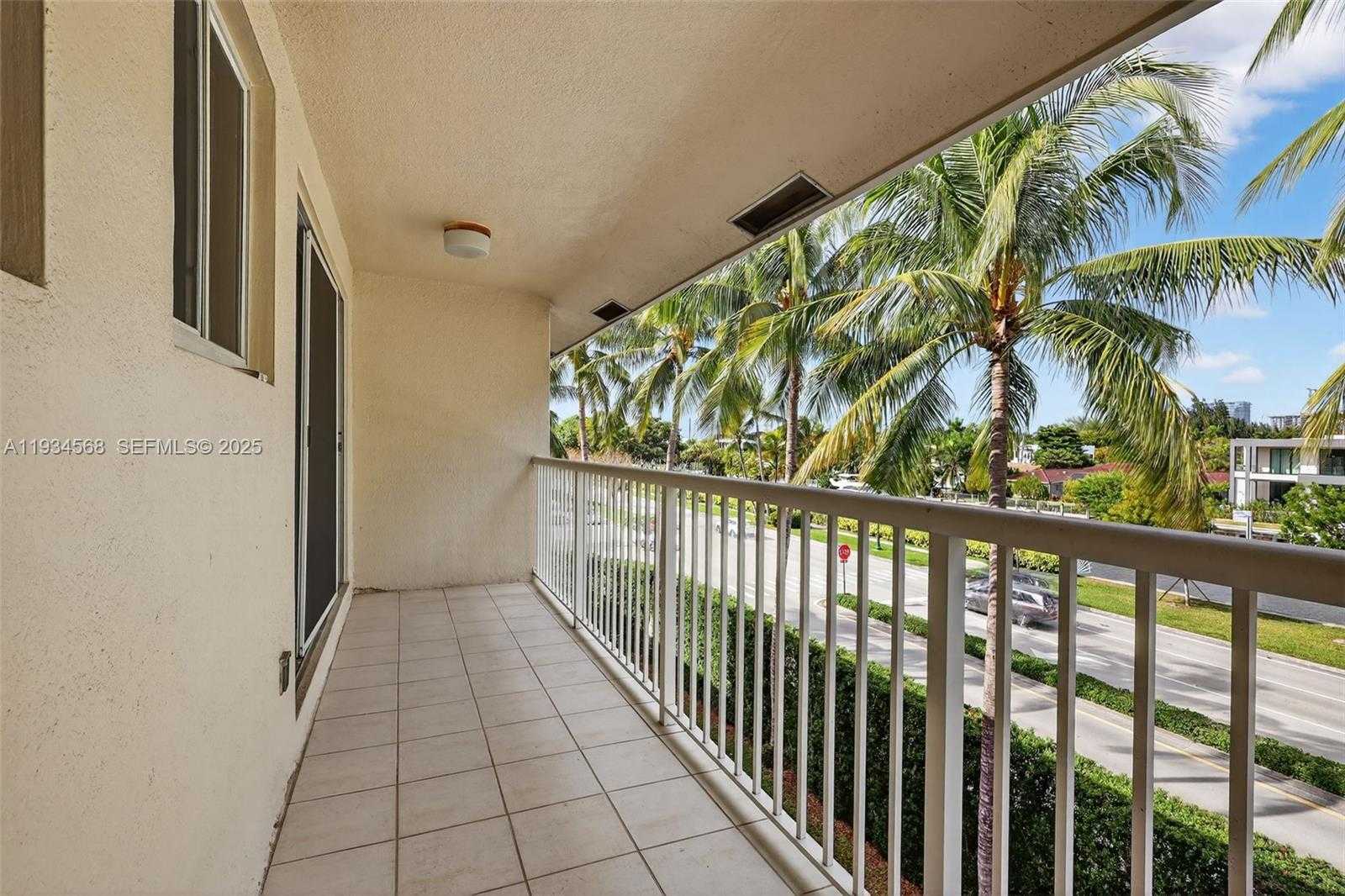 Small Image of 21399 MARINA COVE CIR #14, Aventura Number 57