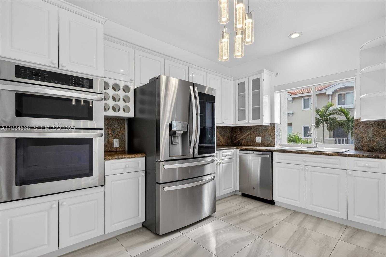 Small Image of 21399 MARINA COVE CIR #14, Aventura Number 6