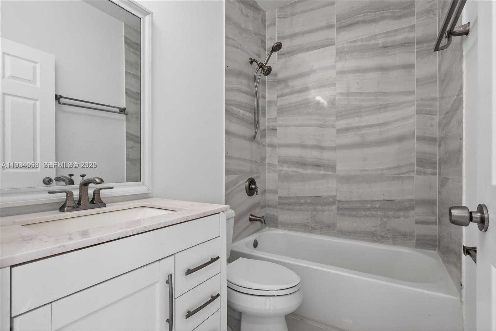 Small Image of 21399 MARINA COVE CIR #14, Aventura Number 61