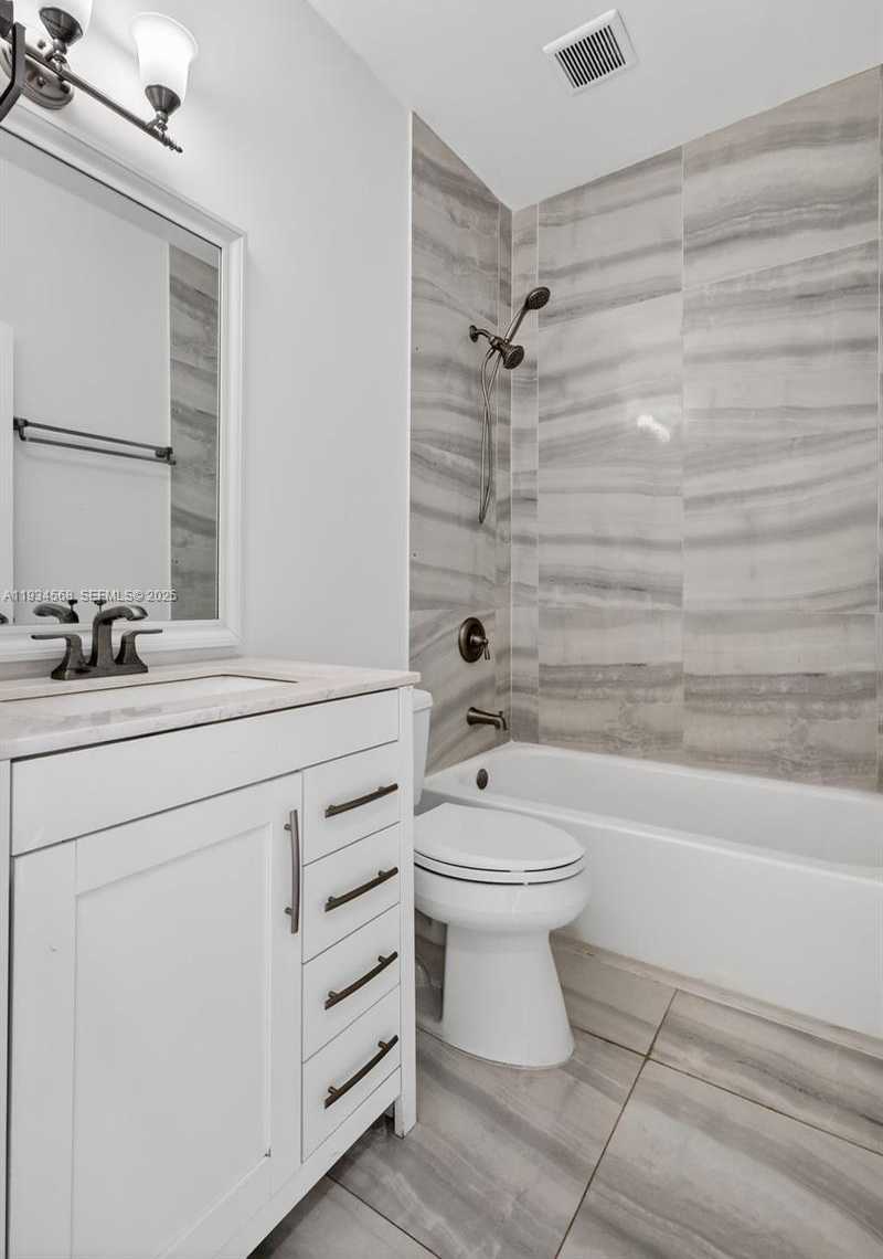 Small Image of 21399 MARINA COVE CIR #14, Aventura Number 62