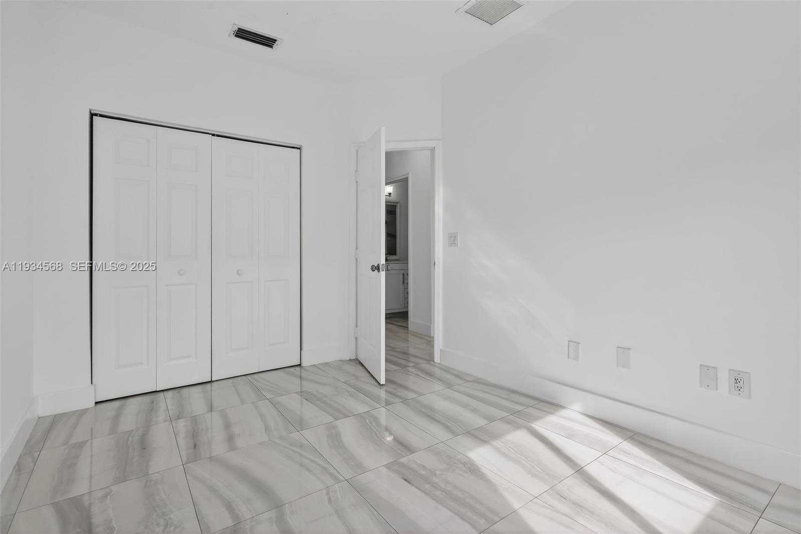 Small Image of 21399 MARINA COVE CIR #14, Aventura Number 64