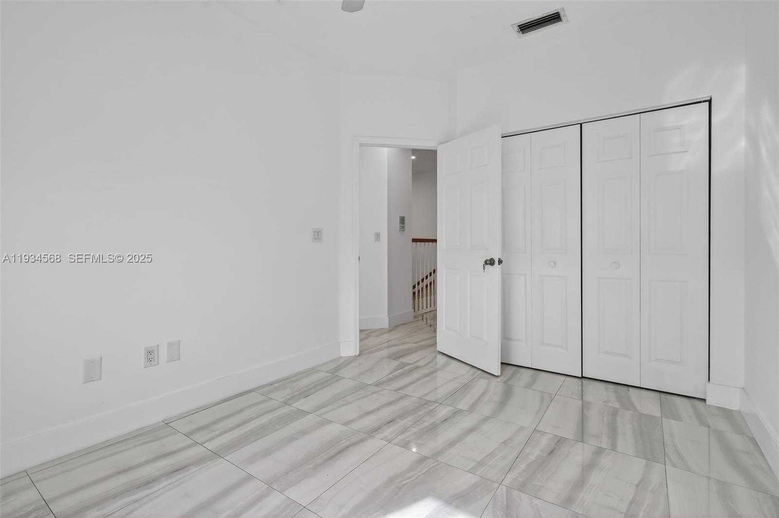Small Image of 21399 MARINA COVE CIR #14, Aventura Number 66