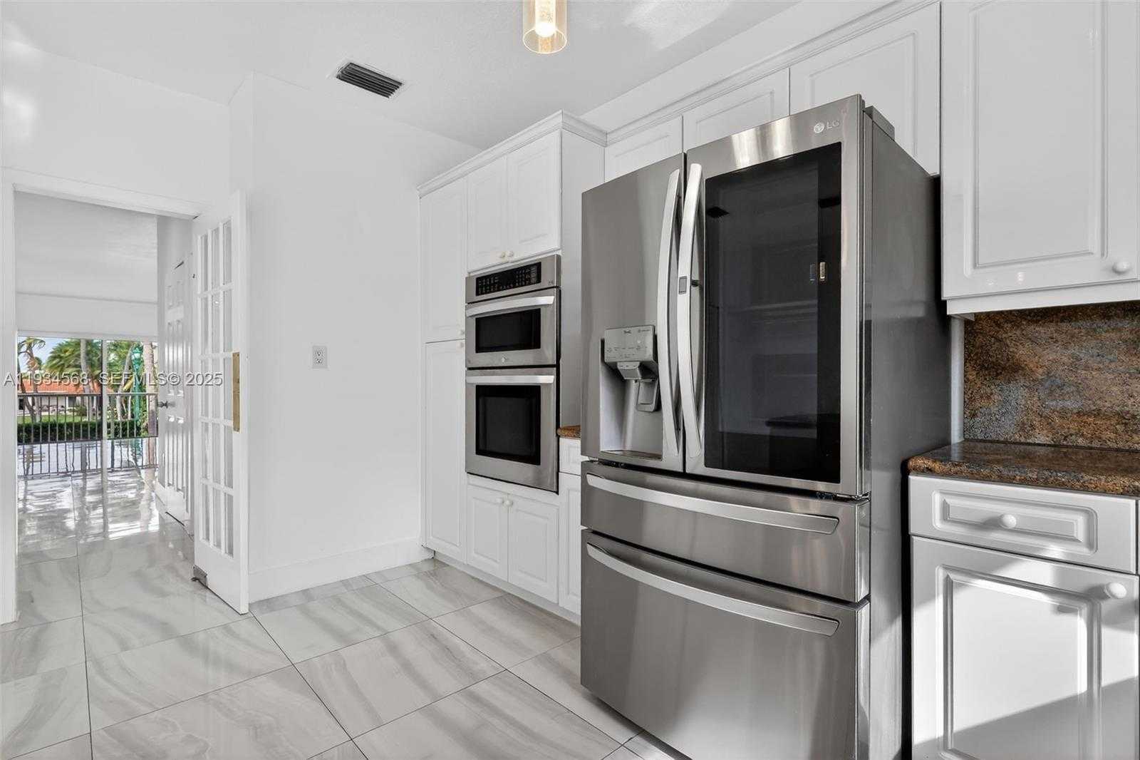 Small Image of 21399 MARINA COVE CIR #14, Aventura Number 7