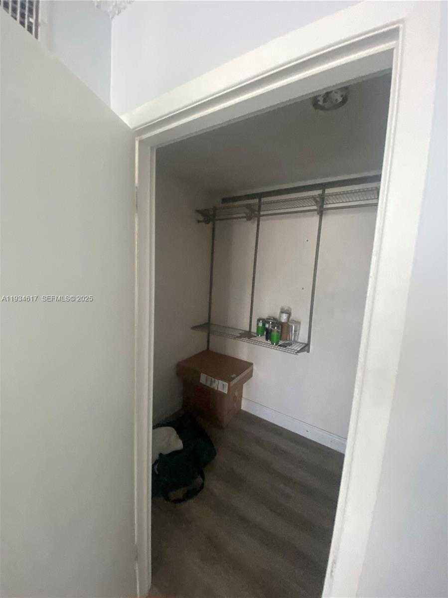 Small Image of 2420 DIANA DR #208, Hallandale Beach Number 10