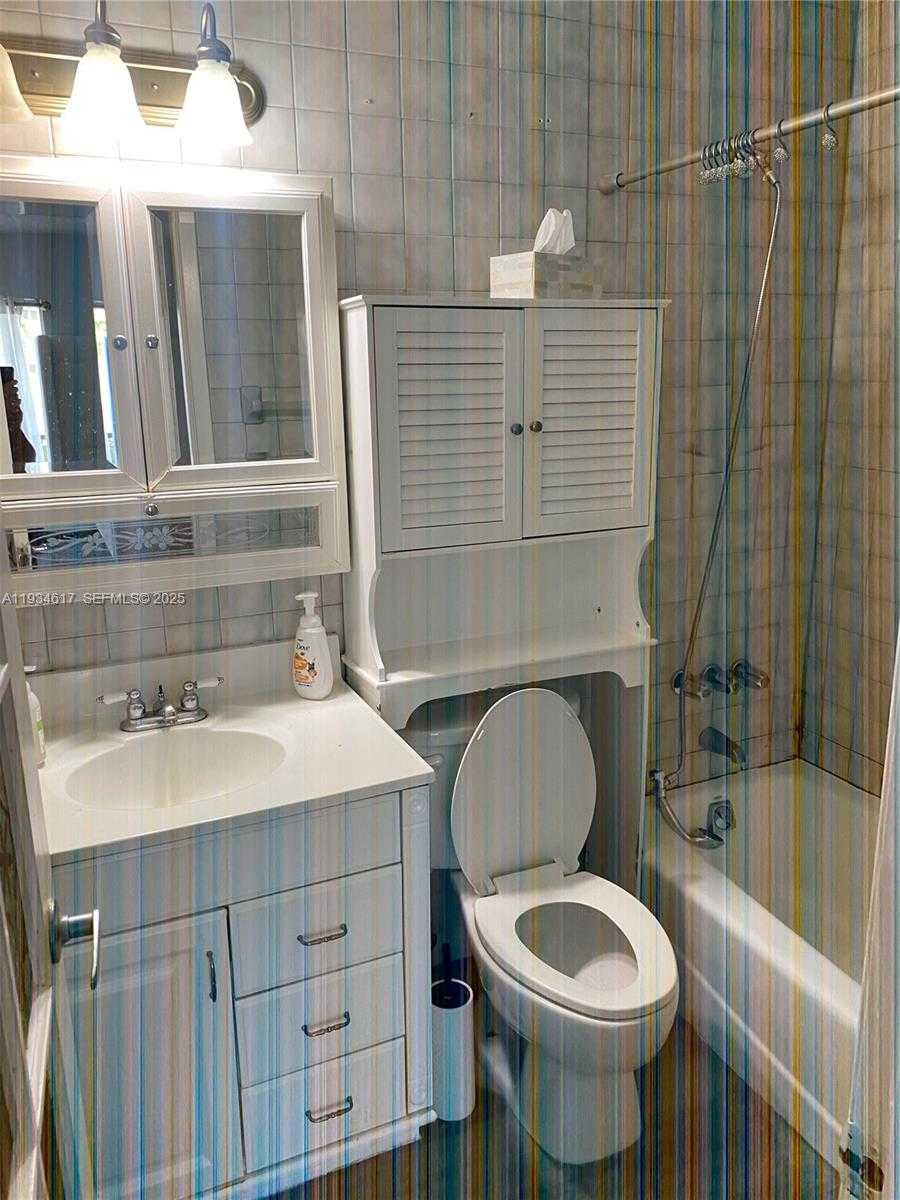Small Image of 2420 DIANA DR #208, Hallandale Beach Number 11