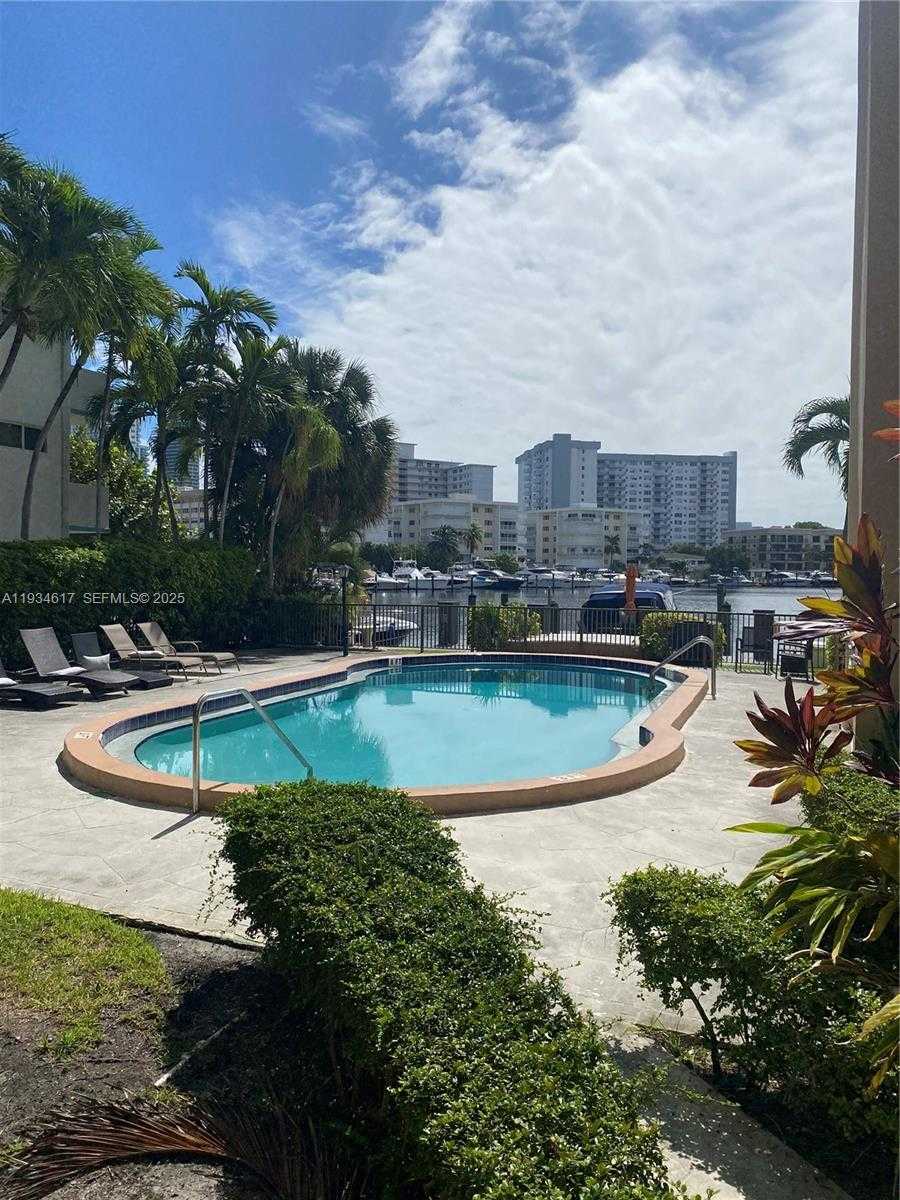 Small Image of 2420 DIANA DR #208, Hallandale Beach Number 12