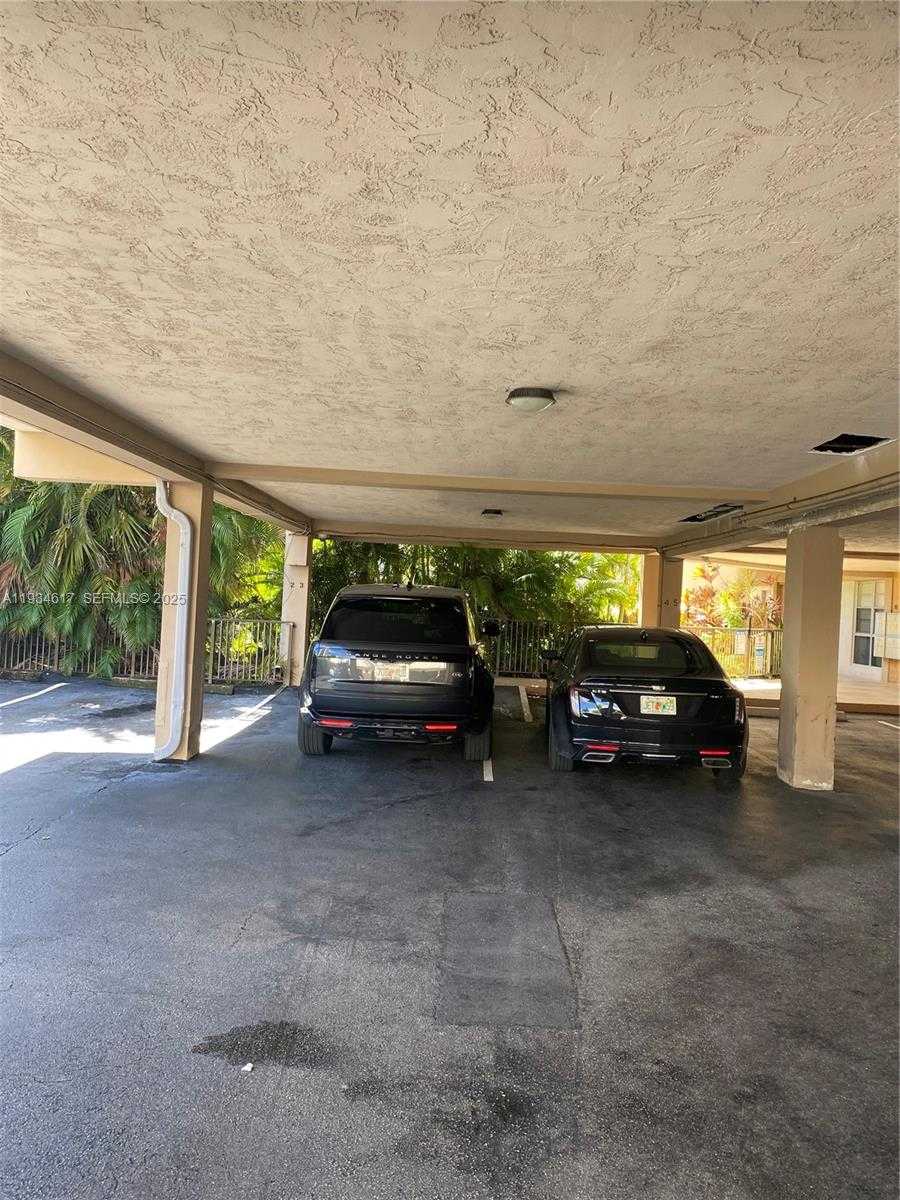 Small Image of 2420 DIANA DR #208, Hallandale Beach Number 13