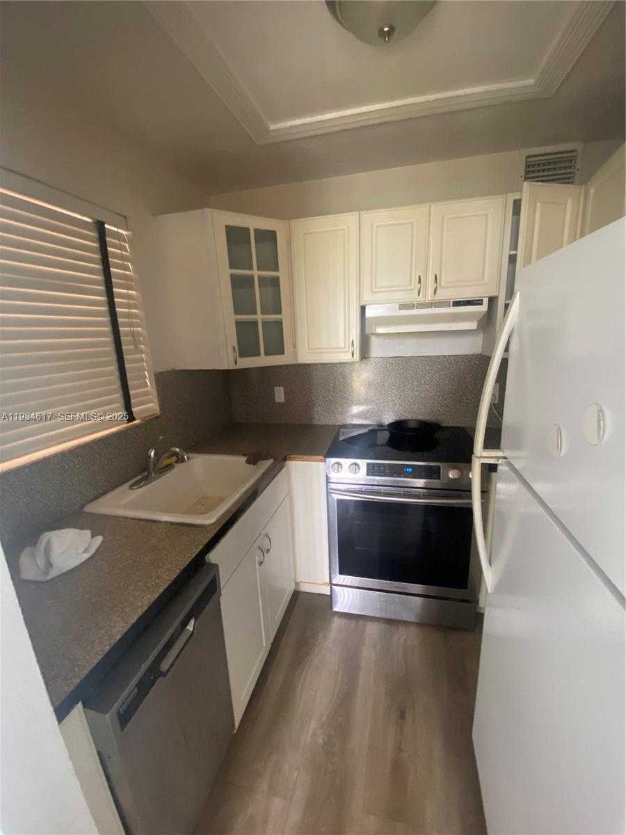 Small Image of 2420 DIANA DR #208, Hallandale Beach Number 6