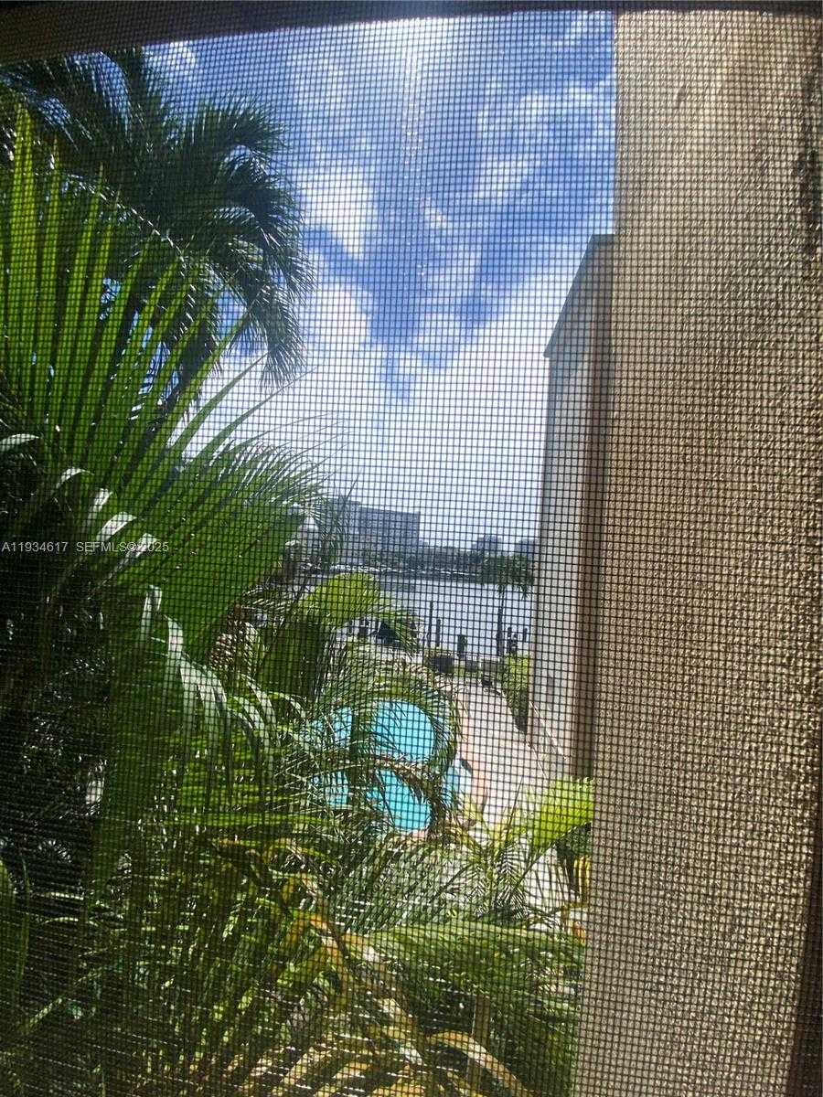 Small Image of 2420 DIANA DR #208, Hallandale Beach Number 7