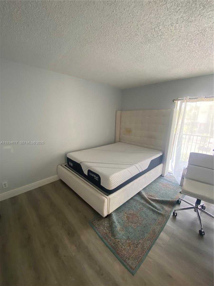 Small Image of 2420 DIANA DR #208, Hallandale Beach Number 8