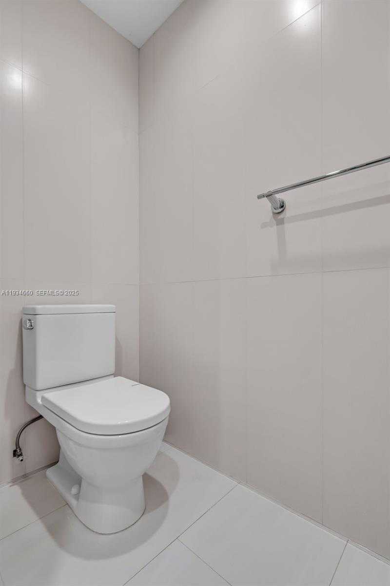 Small Image of 900 BISCAYNE BLVD #2312, Miami Number 21